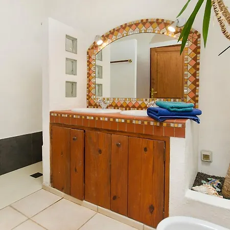 La Bodega - House On Volcano With A Piano Willa