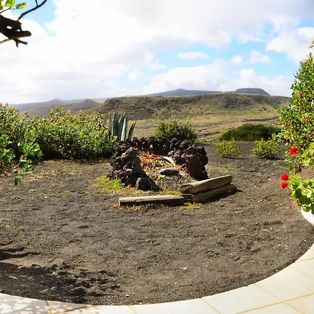Willa La Bodega - House On Volcano With A Piano Haría