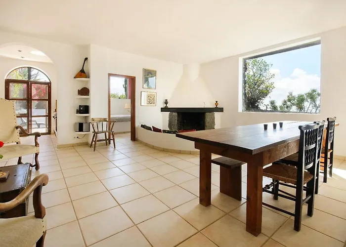 La Bodega - House On Volcano With A Piano Haría