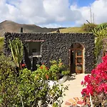 La Bodega - House On Volcano With A Piano Villa Haría