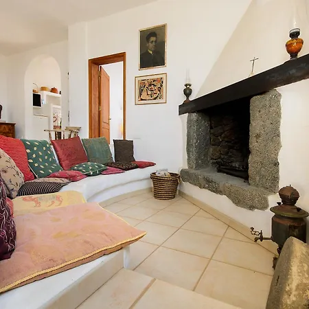 فيلة La Bodega - House On Volcano With A Piano Haría