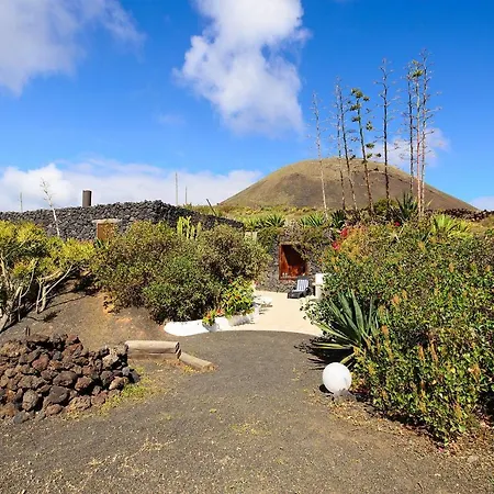 La Bodega - House On Volcano With A Piano Villa Haría