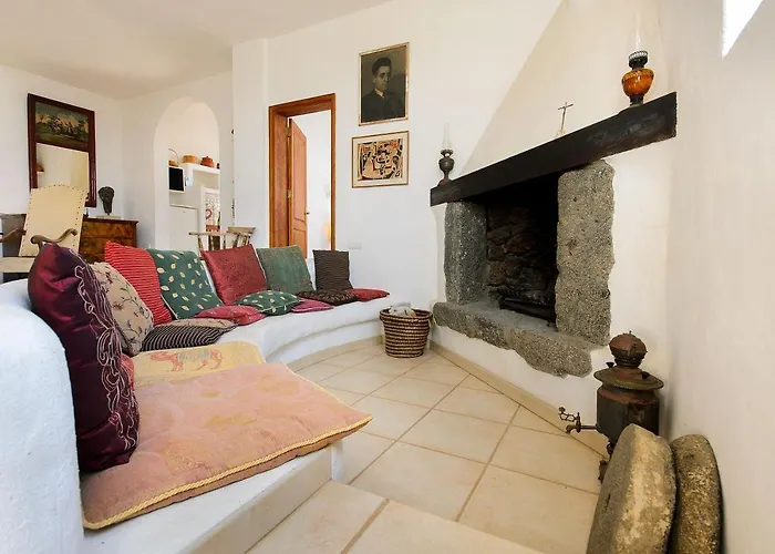 La Bodega - House On Volcano With A Piano * Haría